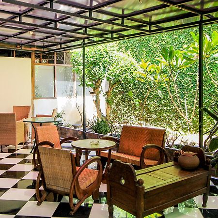 Santo Guest House Tropodo Surabaya Luaran gambar