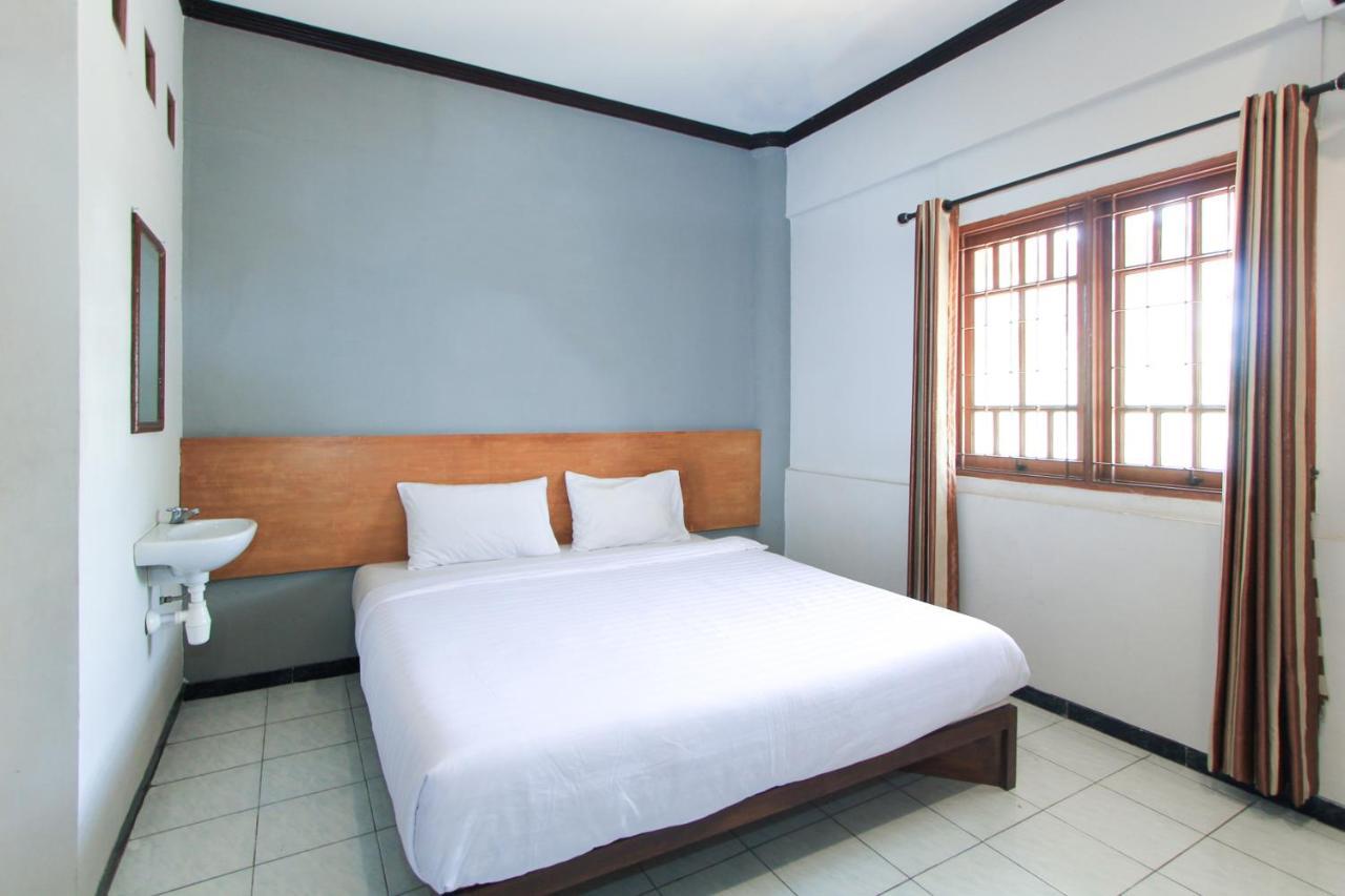 Santo Guest House Tropodo Surabaya Luaran gambar