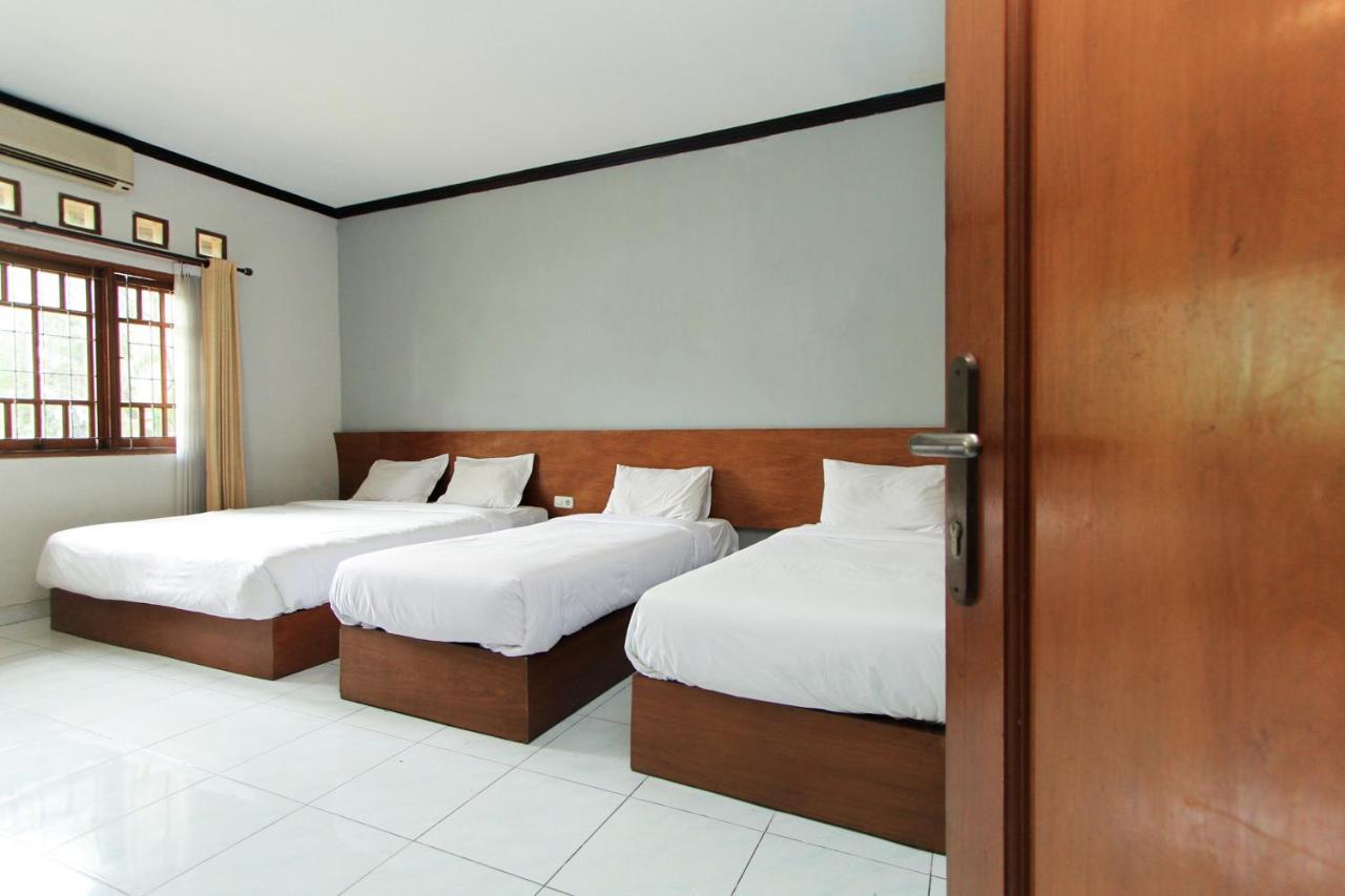 Santo Guest House Tropodo Surabaya Luaran gambar