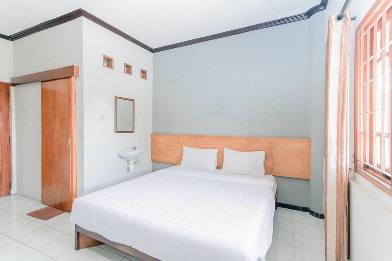 Santo Guest House Tropodo Surabaya Luaran gambar