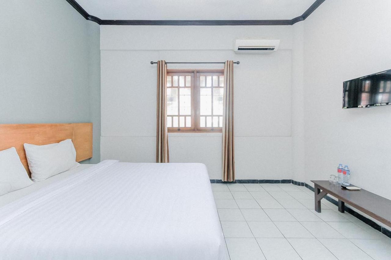 Santo Guest House Tropodo Surabaya Luaran gambar