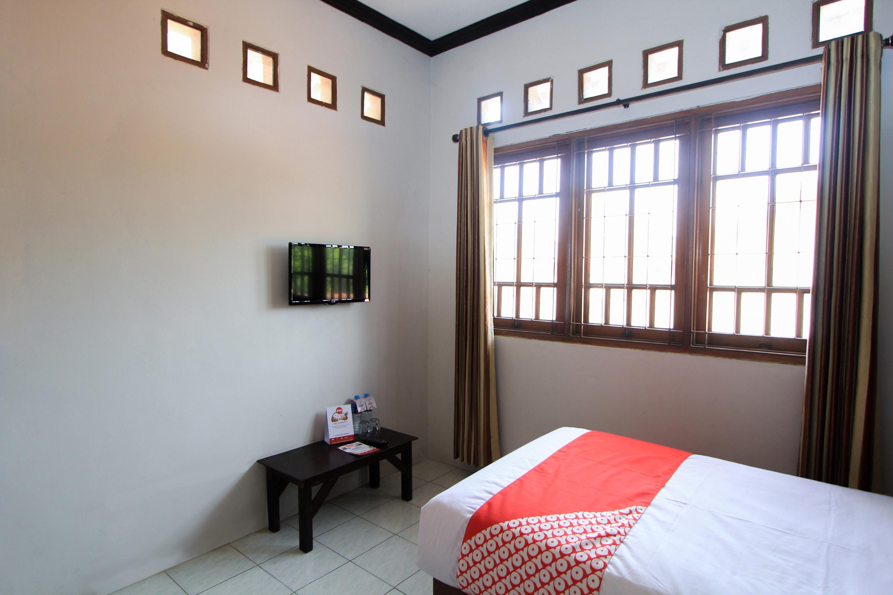 Santo Guest House Tropodo Surabaya Luaran gambar