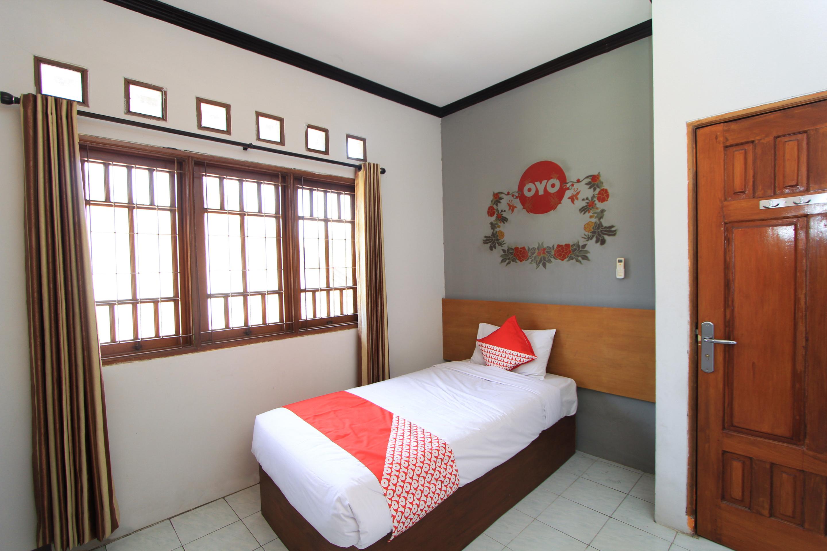 Santo Guest House Tropodo Surabaya Luaran gambar