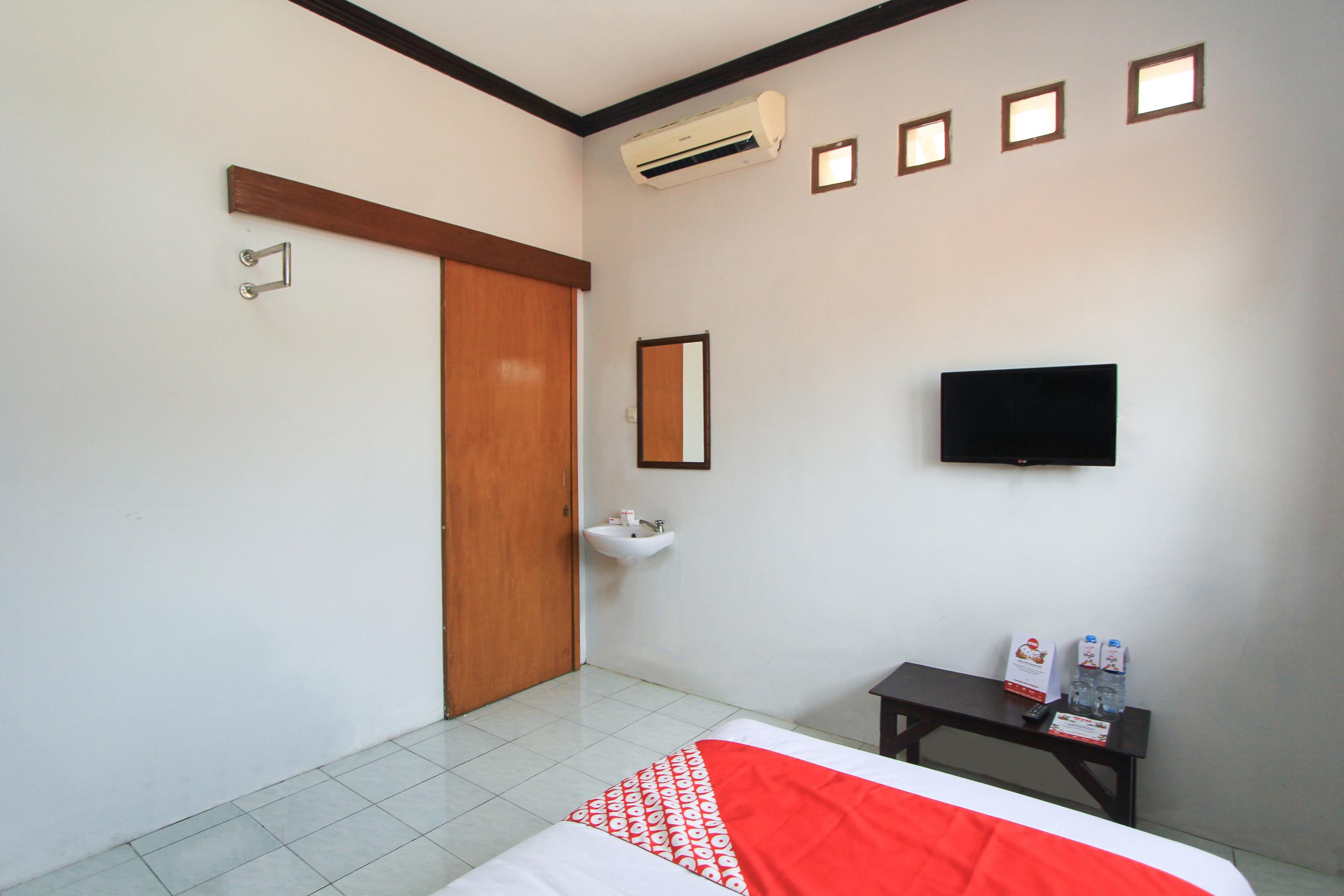 Santo Guest House Tropodo Surabaya Luaran gambar