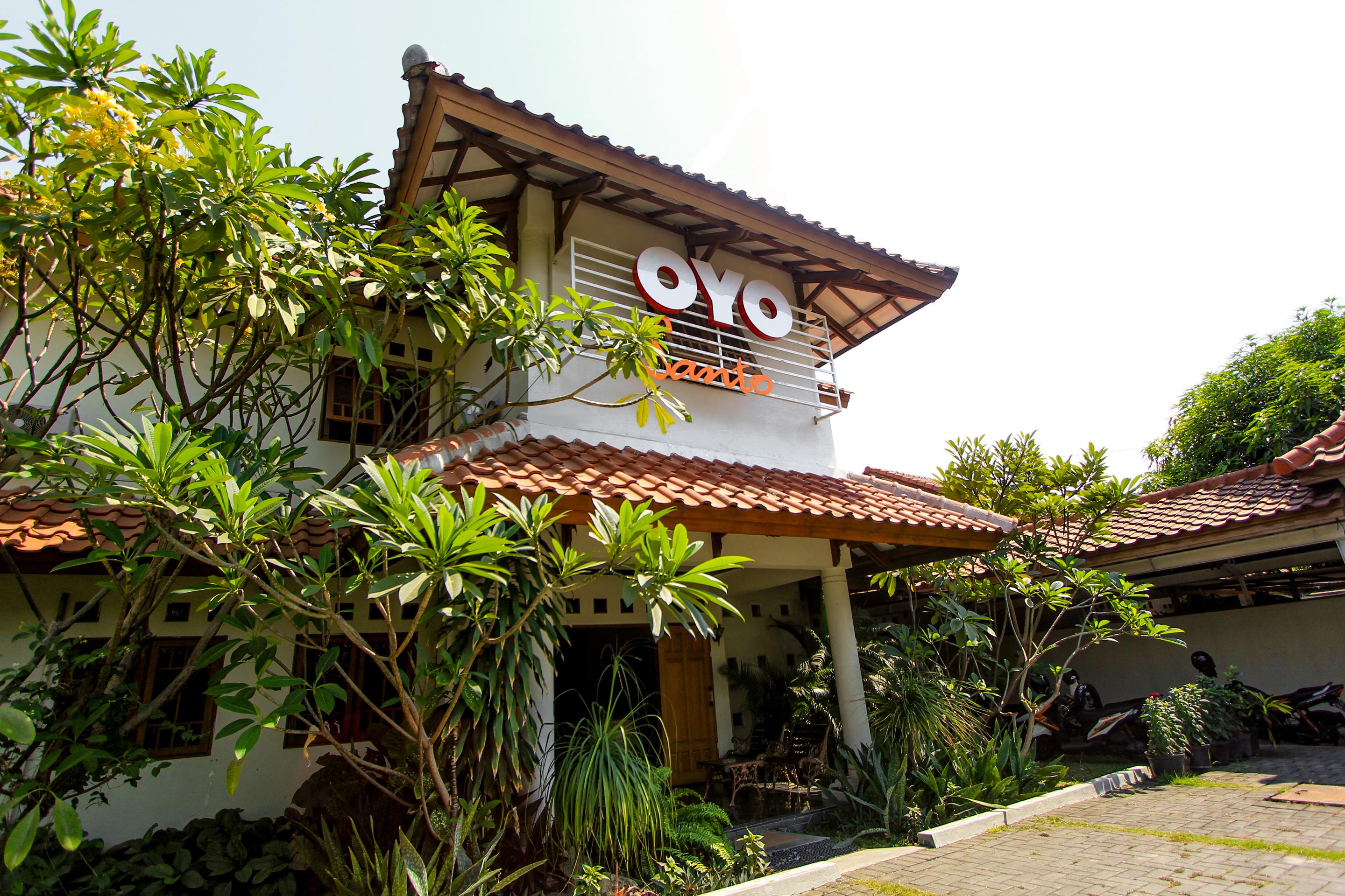 Santo Guest House Tropodo Surabaya Luaran gambar