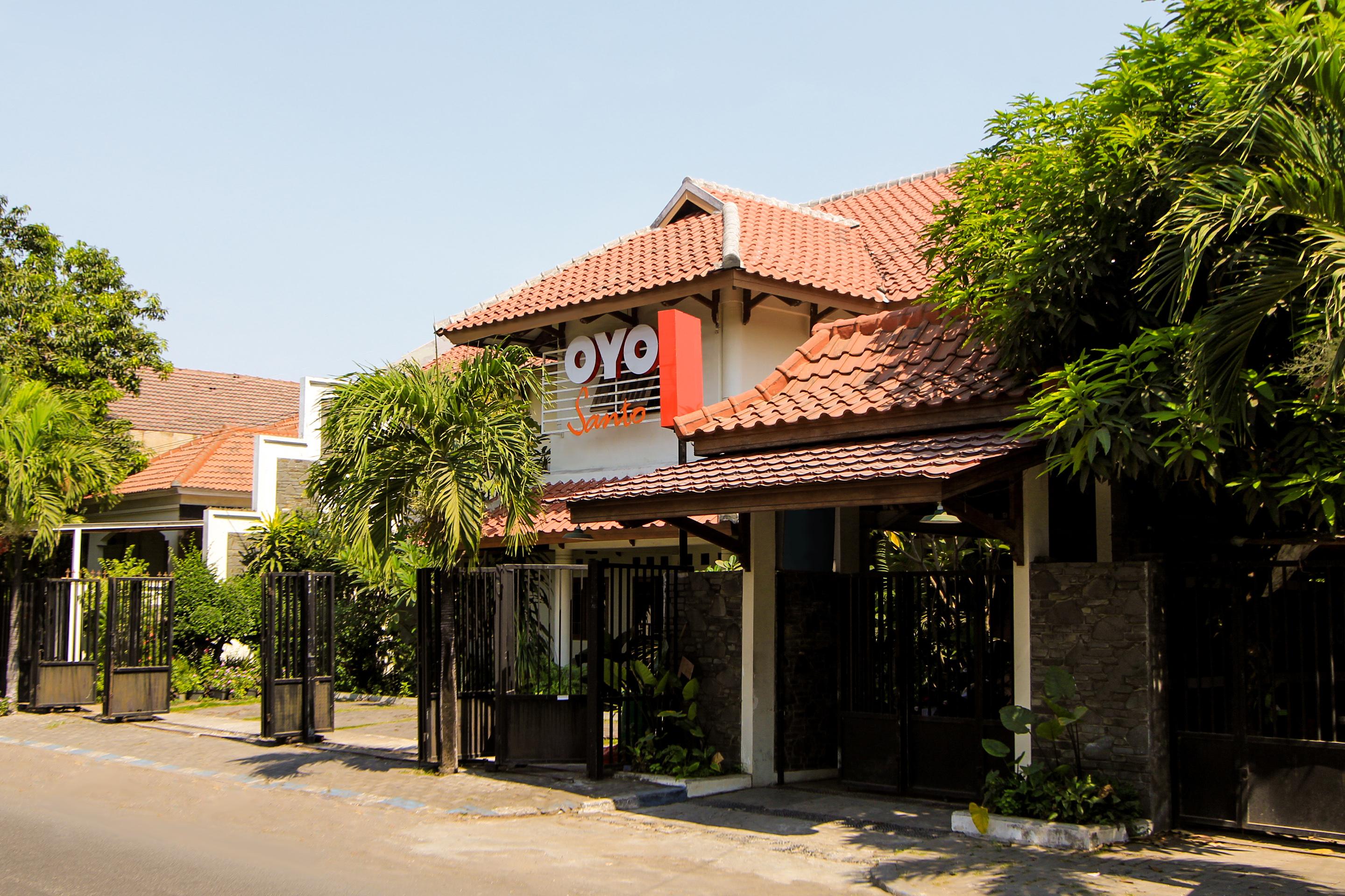 Santo Guest House Tropodo Surabaya Luaran gambar