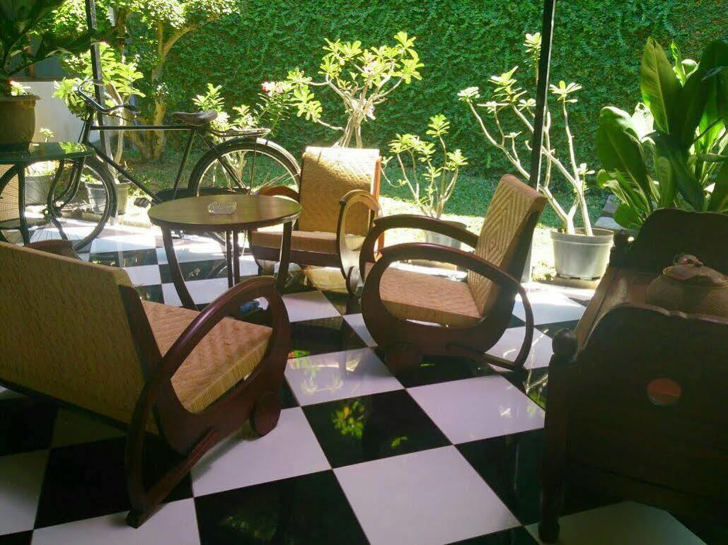 Santo Guest House Tropodo Surabaya Luaran gambar