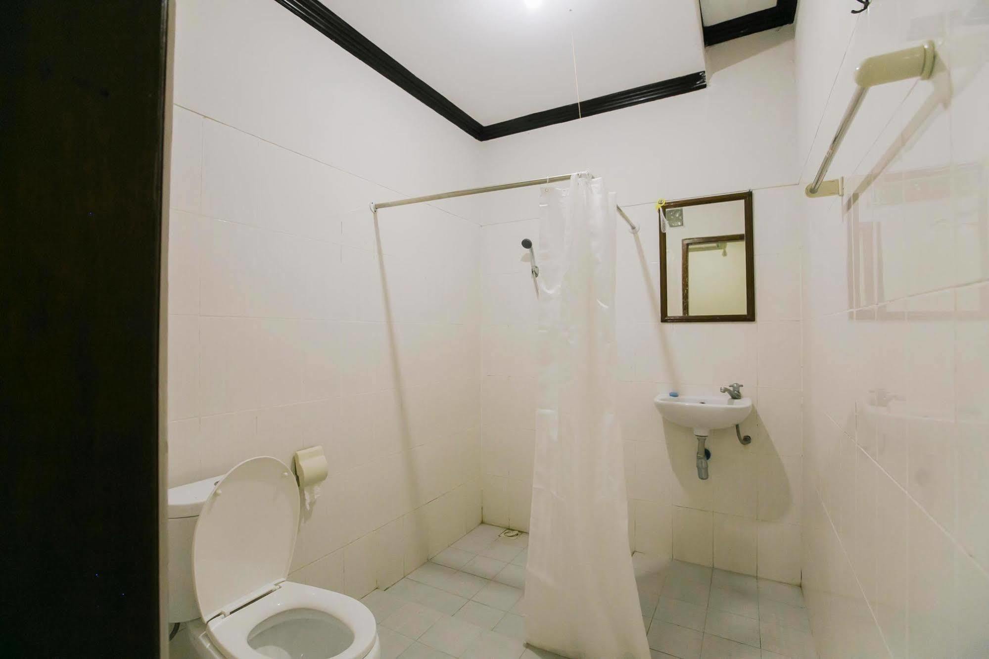 Santo Guest House Tropodo Surabaya Luaran gambar
